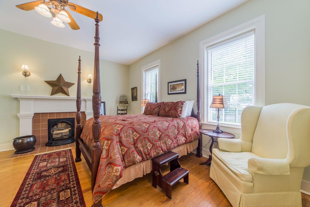 باردستاون Bourbon Manor Bed & Breakfast Inn الغرفة الصورة